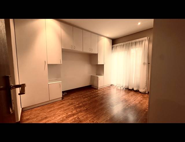 2 BEDROOM APARTMENT FOR SALE IN BRYANSTON